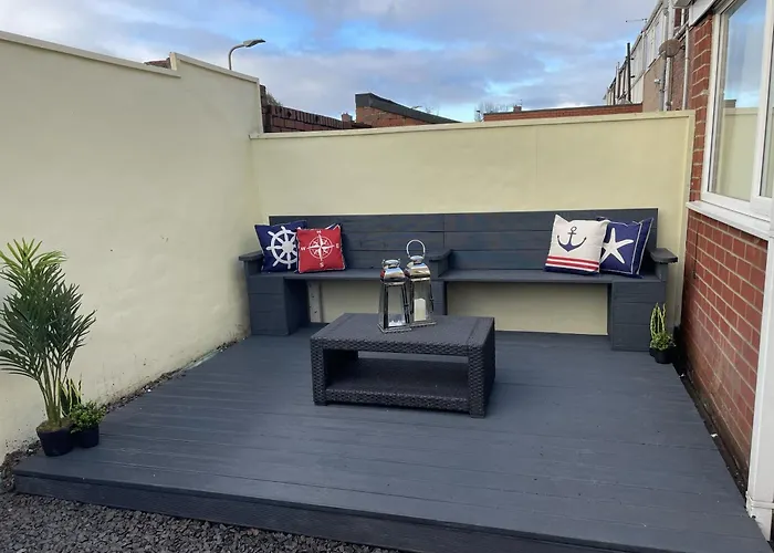 Chateau By The Sea - Luxury Hotel Style 3 Bed With Hot Tub