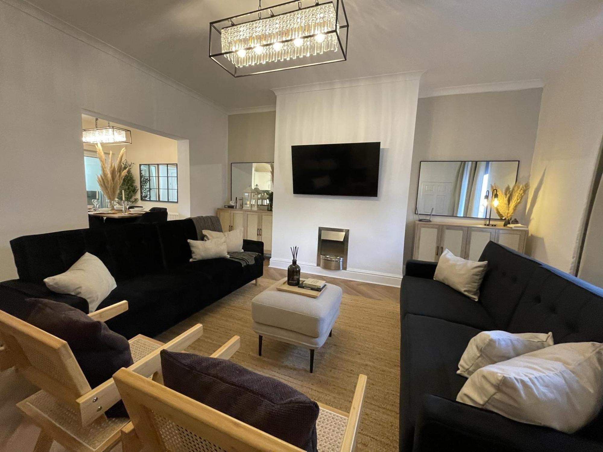 Holiday home Chateau By The Sea - Luxury Style 3 Bed With Hot Tub